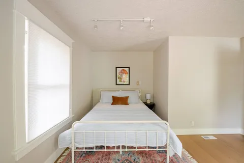 Bedroom 1 — Manito Bungalow