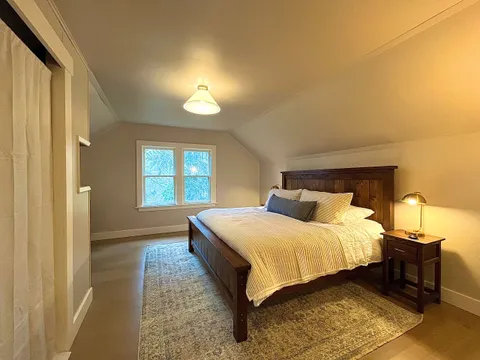 Bedroom 2 — Manito Bungalow