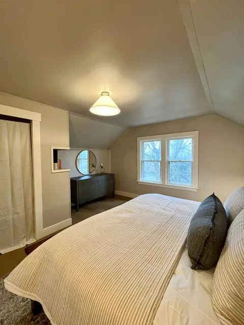 Bedroom 2 — Manito Bungalow