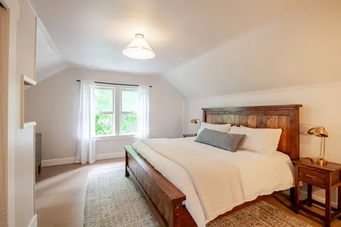 Bedroom 2 — Manito Bungalow
