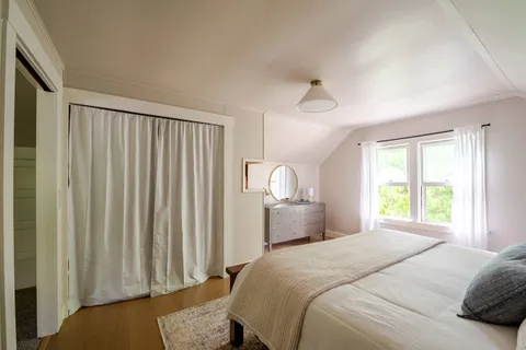Bedroom 2 — Manito Bungalow