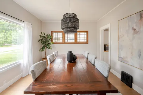 Dining area — Manito Bungalow