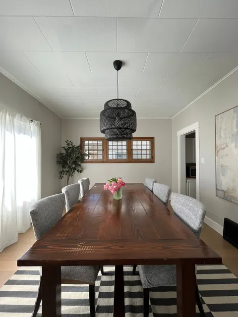 Dining area — Manito Bungalow