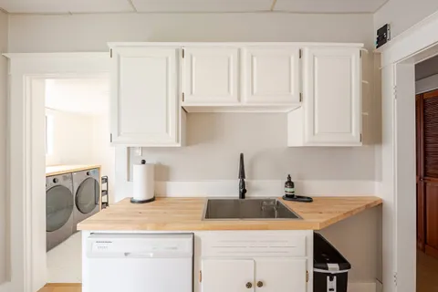 Full kitchen — Manito Bungalow
