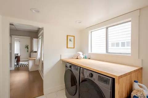 Laundry area — Manito Bungalow