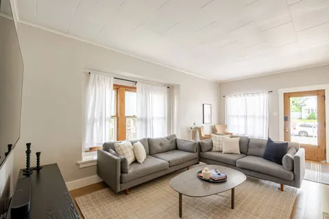 Living room 1 — Manito Bungalow